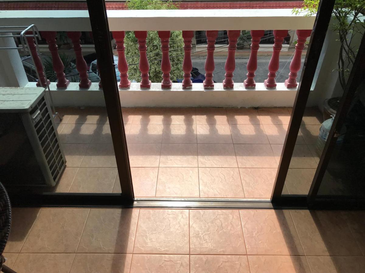 Hotel Sv. House à Jomtien Beach Extérieur photo